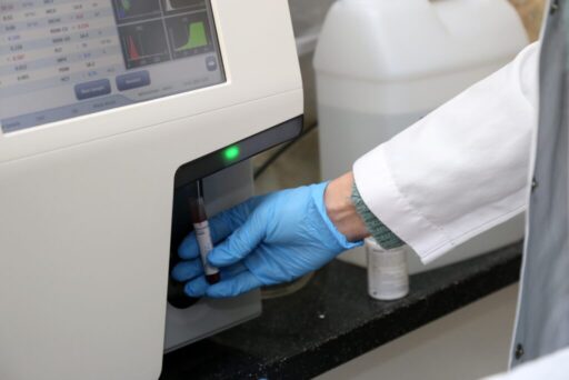 Karabağlar Belediyesi, sokak hayvanlarının yaşam kalitesini artırmak amacıyla çalışmalarına hız