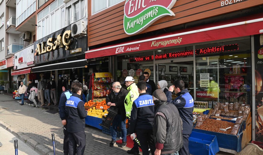 Karabağlar Belediyesi Zabıta Müdürlüğü ekipleri, il emniyet müdürlüğü ekipleriyle birlikte
