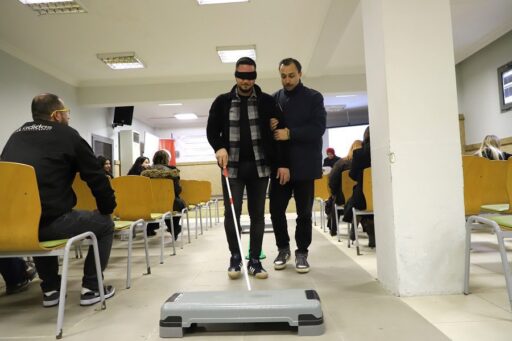 Menderes’te Özel Bireyler Unutulmadı… Menderes Belediyesi tarafından 7-14 Ocak Beyaz Baston Görme Engelliler Haftası
kapsamında