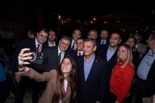 İzmir’de iktidar için yükselen bir kenetlenme ivmesinin ortaya çıktığını söyleyen