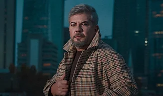 İzmirli sanatçı Tamer Acar, müzik dünyasına damga vurması beklenen yeni