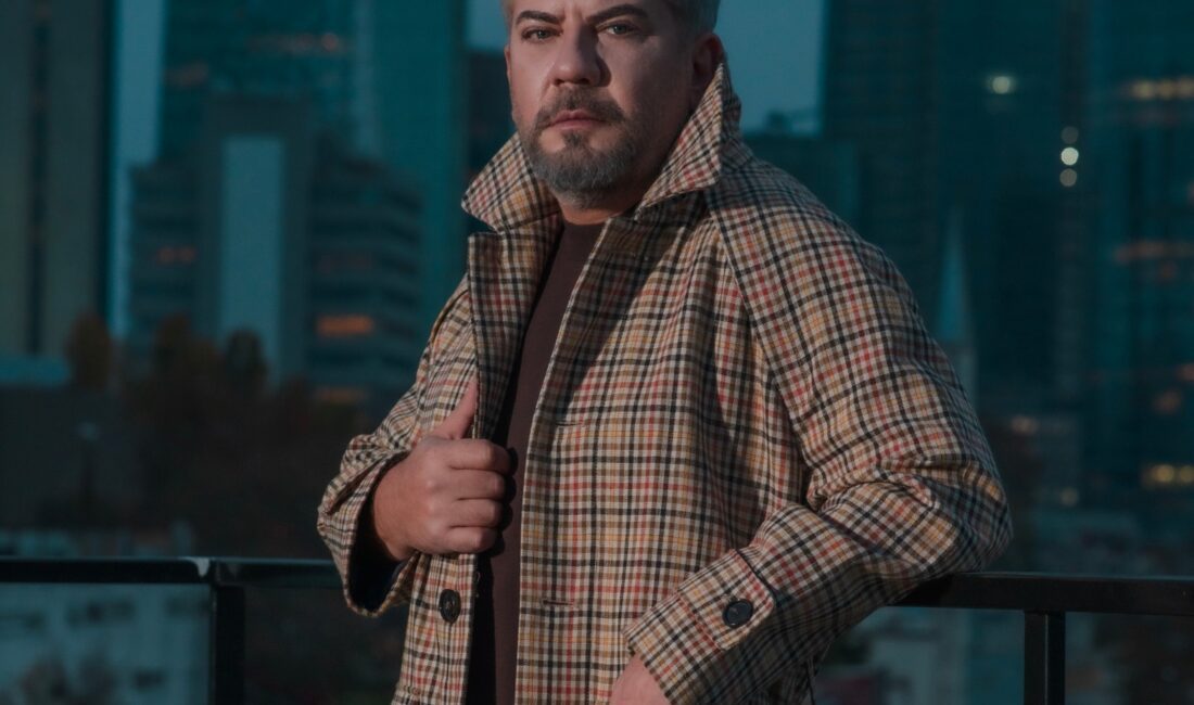 İzmir’den çıkarak Türkiye’nin dört bir yanında sahnelerin vazgeçilmez ismi haline