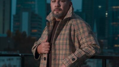 İzmir’den çıkarak Türkiye’nin dört bir yanında sahnelerin vazgeçilmez ismi haline