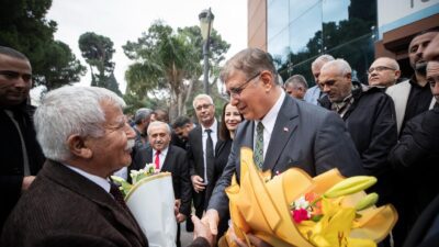 Mahallelerde yaşanan sorunları dinleyen Başkan Tugay,  toplu ulaşımla ilgili taleplerin