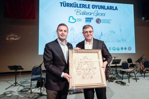 İzmir Büyükşehir Belediye Başkanı Dr. Cemil Tugay, Türkülerle Oyunlarla Balıkesir
