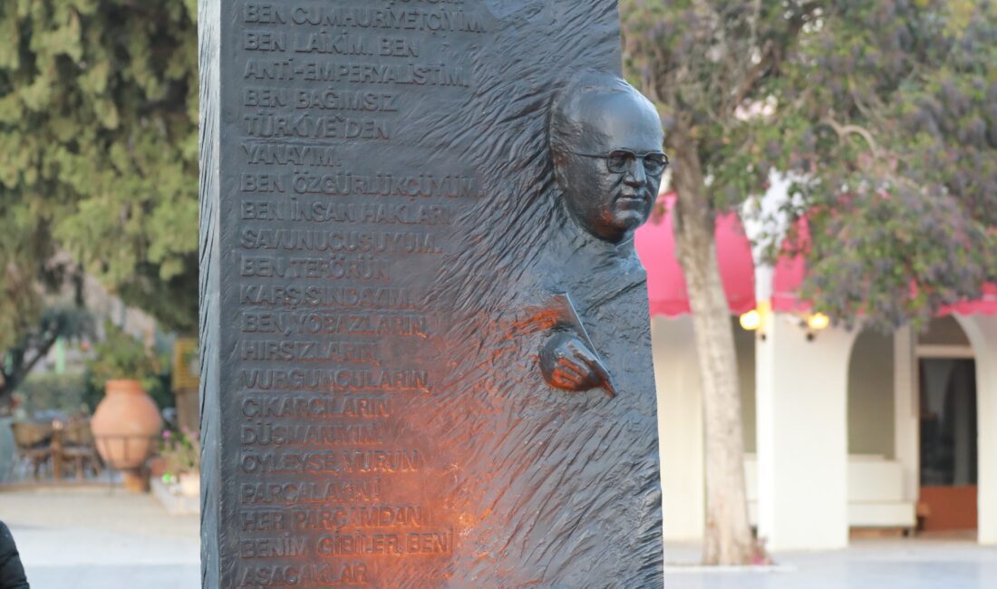 Araştırmacı Gazeteci Yazar Uğur Mumcu, bir suikast sonucu hayatını kaybedişinin