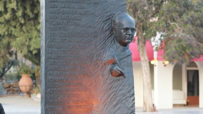 Araştırmacı Gazeteci Yazar Uğur Mumcu, bir suikast sonucu hayatını kaybedişinin