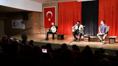 Çiğli Belediyesi tarafından düzenlenen “Nefes: Şiir ve Türkünün Buluşması” etkinliği,