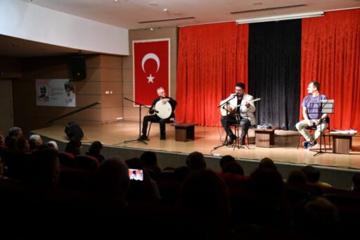 Çiğli Belediyesi tarafından düzenlenen “Nefes: Şiir ve Türkünün Buluşması” etkinliği,
