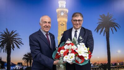 Başkan Tugay, yeni nesil troleybüslerin de ilk olarak Karşıyaka'da sefere