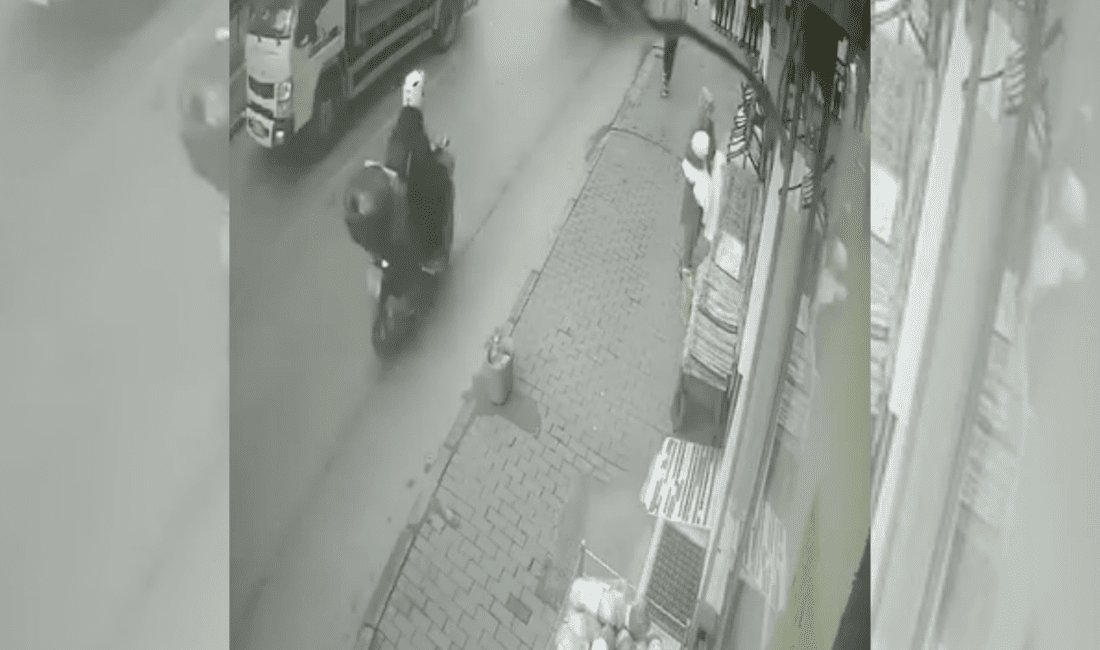 İzmir Bozyaka’da perde mağazasında hırsızlık! İzmir’in Bozyaka semtinde bir perde mağazasından gerçekleşen hırsızlık, mağaza sahibini