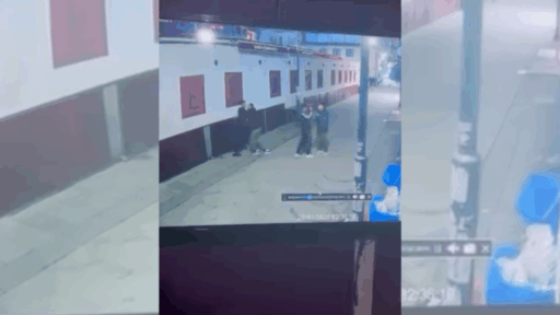 İzmir’in gözde semtlerinden Alsancak’ta, Bornova Sokağı’nda dün gece saatlerinde bıçaklı