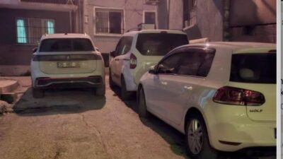 Konak Duatepe Mahallesi 625. Sokak’ta araçlar yolu kapatarak geçişleri kısıtlıyor.