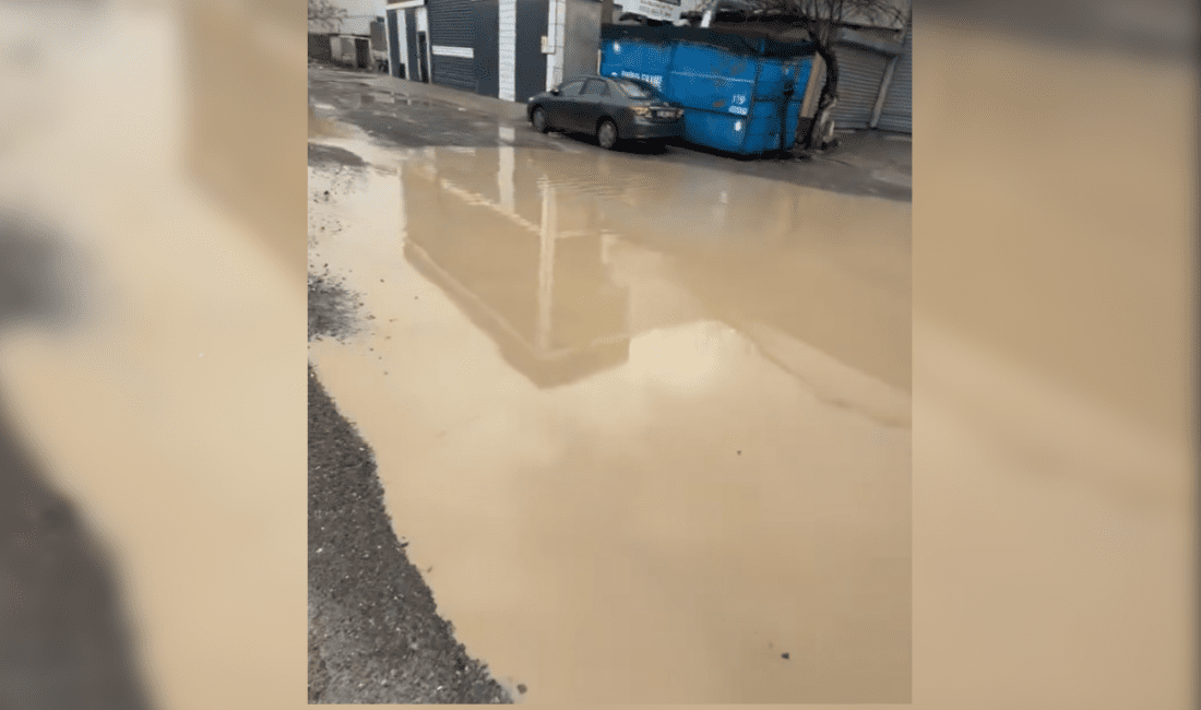 Buca ilçesinde altyapı sorunları nedeniyle vatandaşlar ve esnaflar mağduriyet yaşamaya