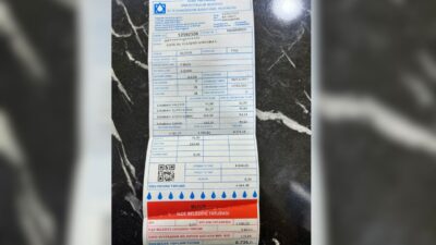 İzmir'in Buca ilçesinde, bir iş yeri sahibi, aldığı su faturasıyla