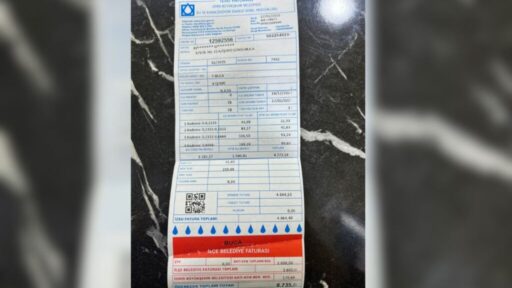 İzmir'in Buca ilçesinde, bir iş yeri sahibi, aldığı su faturasıyla