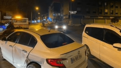 Buca'da dün gece saatlerinde meydana gelen trafik kazasında, iki araç