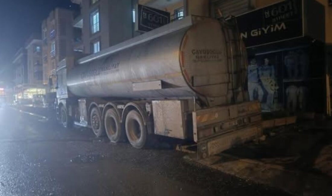 Kaldırımların tırlar tarafından işgal edilmesinden şikayetçi.