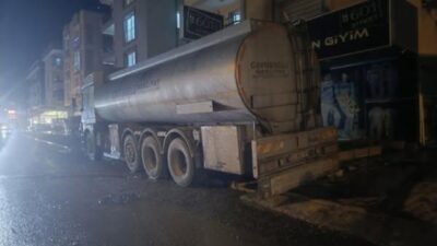 Kaldırımların tırlar tarafından işgal edilmesinden şikayetçi.