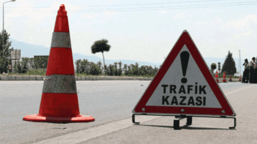 Menderes ilçesi Gümüldür Fevzi Çakmak Mahallesi Ovacık mevkiinde, otobüs ile