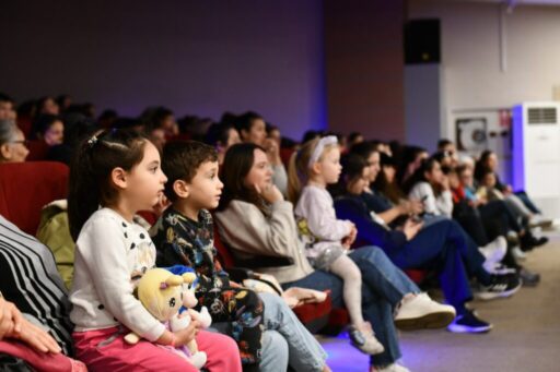 Çiğli Belediyesi, sömestr tatilinde çocuklara keyifli anlar yaşatmaya devam ediyor.