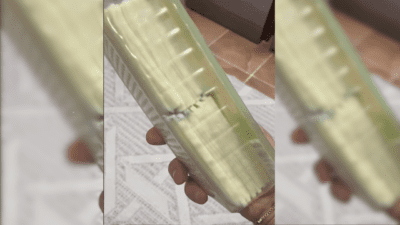 Şirinyer de bulunan bir marketten alınan küflü peynir, müşterilerin tepkisine