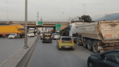 Bornova ilçesi  Ayakkabıcılar Sitesi mevkiinde trafik kazası meydana geldi.