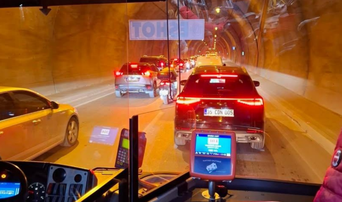 İzmir Konak Tünelinde trafik durma noktasına geldi! Konak Tünelinde saatlerdir devam eden trafik yoğunluğu, sürücüleri büyük bir
