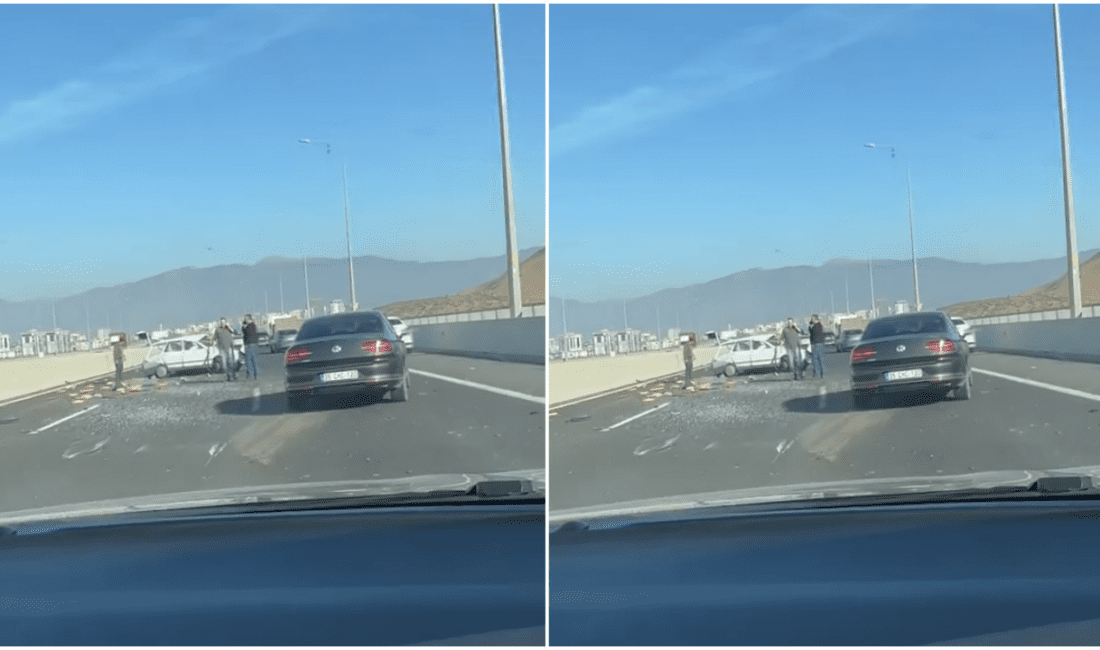 İzmir Menemen-Aliağa çevreyolunda feci kaza: 2 yaralı İzmir’in Menemen ilçesinde meydana gelen trafik kazasında, Toros ve Fiat