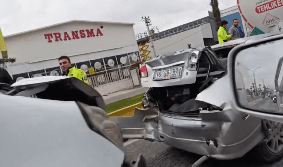 İzmir Menemen’de zincirleme kaza! Kaza, İzmir Menemen Koyundere ışıkları mevkiinde gerçekleşti. Olayda, birkaç araç