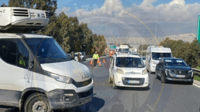 İzmir Otoyolu'nda Pınarbaşı Kavşağı mevkiinde meydana gelen trafik kazası nedeniyle