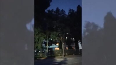 İzmir’in Pınarbaşı bölgesindeki Pınar Caddesi’nde sabah saatlerinde aydınlatma arızası nedeniyle