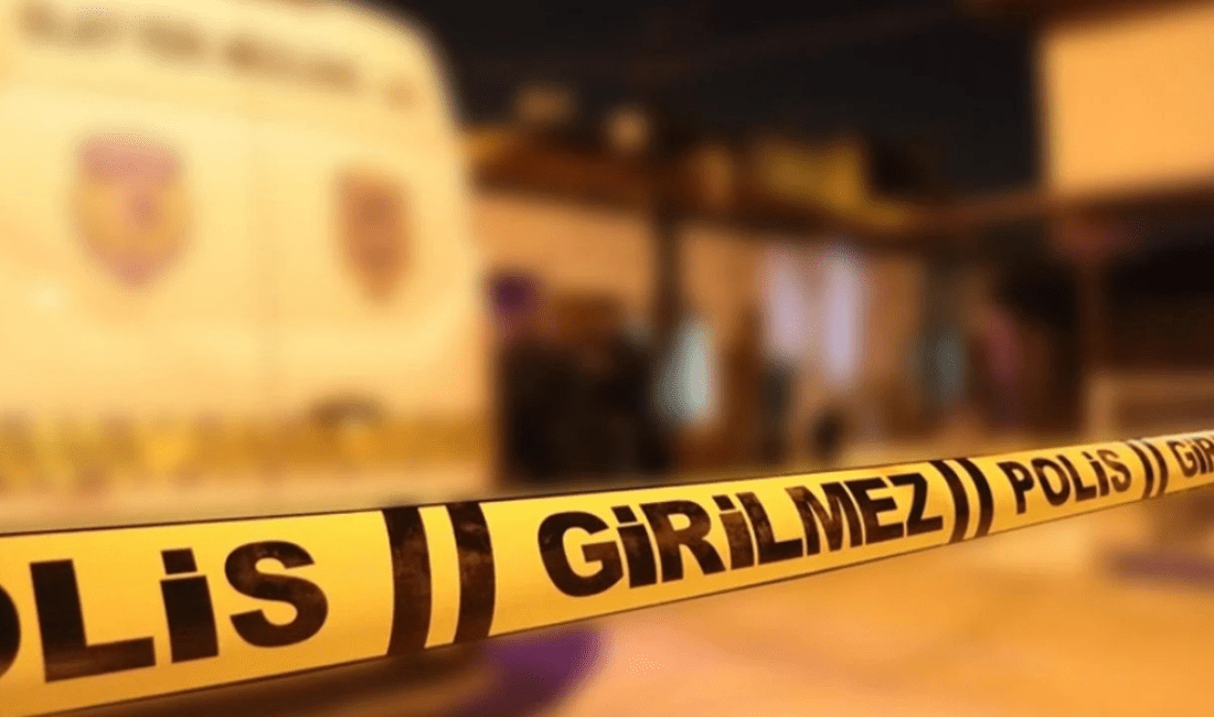 İzmir’in Torbalı ilçesinde, taksi durağında silahlı kavga çıktı.