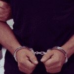 İzmir’in Bayraklı ilçesinde, Suç Önleme ve Soruşturma Büro Amirliği ekipleri,