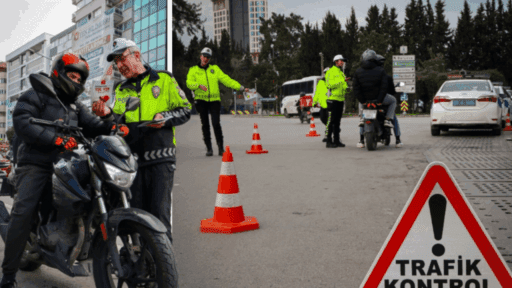 İzmir Trafik Denetleme Şube Müdürlüğü ekipleri, sürücülere trafik güvenliği konusunda