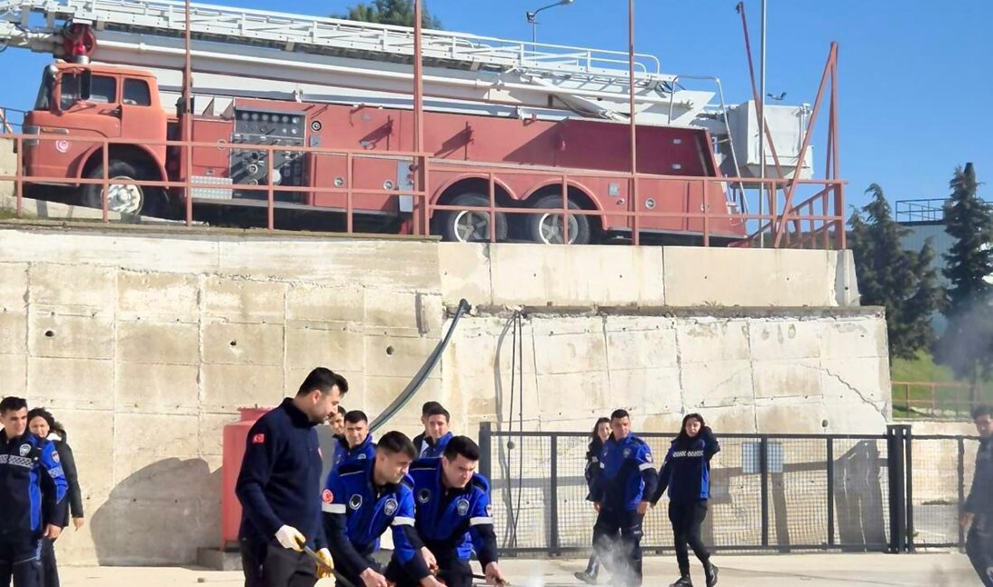 İzmir Büyükşehir Belediyesi zabıta ekipleri, yangın riskine karşı alınması gereken