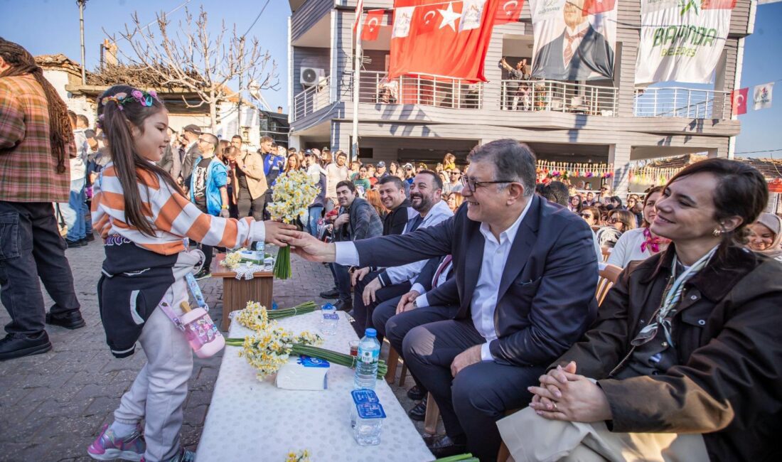 Çiçeğin başkenti Bayındır'da düzenlenen 4. Turan Nergis ve Kuru Çiçek