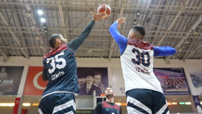 İzmir'de sporun kalbi Kültürpark Celal Atik Spor Salonu'nda atıyor. Bin