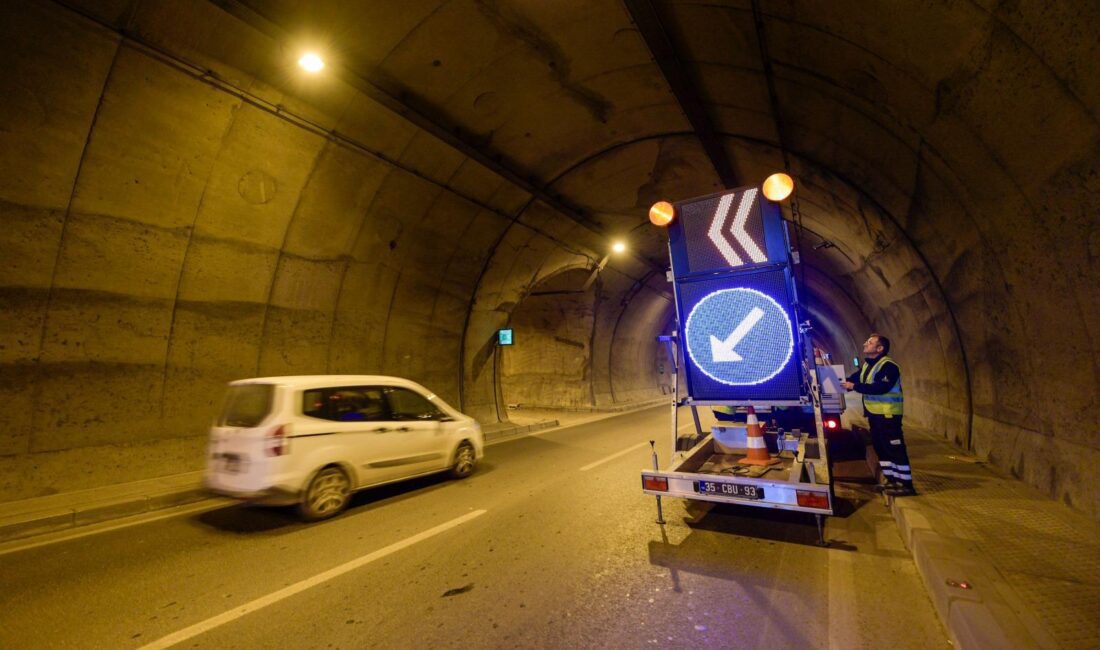 İzmir Büyükşehir Belediyesi, Konak Tüneli’nde güvenli yolculuk için denetimlerini sürdürüyor.