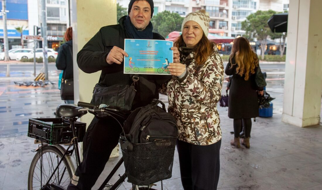 Karşıyaka Belediyesi, ‘Dünya Bisikletle İşe Gitme Günü’nde düzenlediği sürüş etkinliğiyle