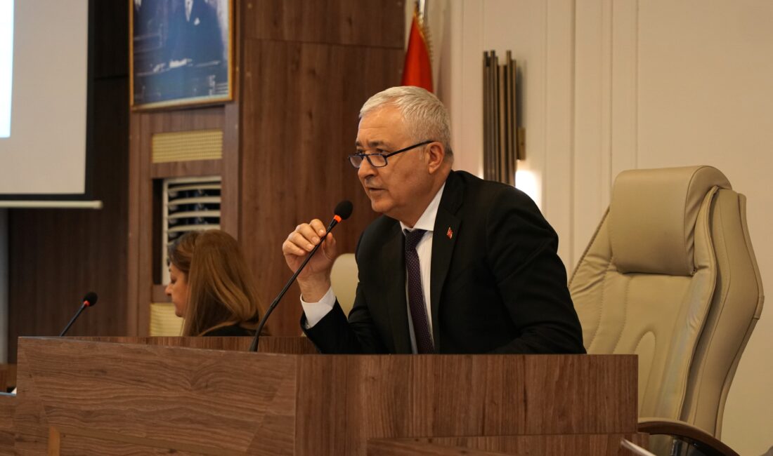 Kemalpaşa Belediyesi’nin şubat ayı olağan meclis toplantısı, Belediye Başkanı Mehmet