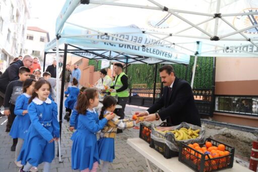 Dikili Belediyesi,  “Sağlıklı nesiller, mutlu yarınlar” sloganıyla sürdürdüğü eğitime destek
