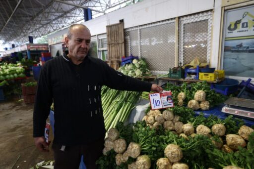 Balçova Belediyesi, kurtulması için gerekli para toplanan SMA hastası Çağla