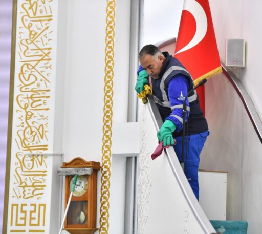 İzmir Büyükşehir Belediyesi, Ramazan ayı öncesi camilerde temizlik çalışmalarına hız