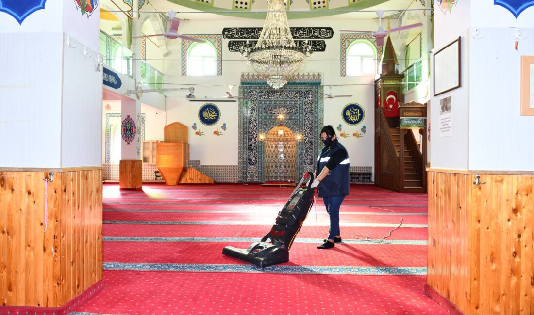 Çiğli Belediyesi, yaklaşan Ramazan ayı öncesinde ilçe genelindeki cami ve
