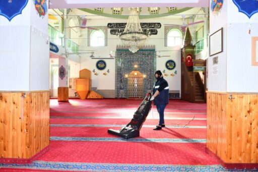 Çiğli Belediyesi, yaklaşan Ramazan ayı öncesinde ilçe genelindeki cami ve