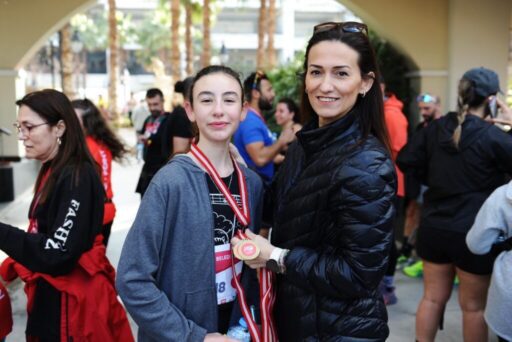 Karşıyaka Belediyesi tarafından Sevgililer Günü kapsamında düzenlenen “Sevdiğinle Koş” etkinliği