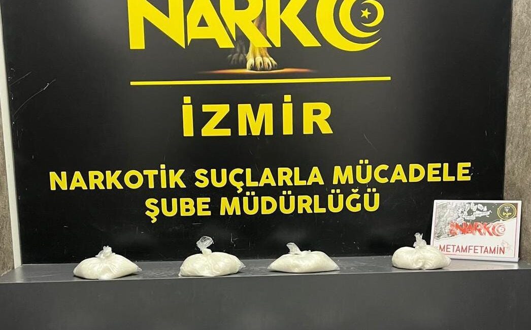 4 KG UYUŞTURUCU MADDE YAKALANDI İzmir Narkotik şube müdürlüğünce yürütülen operasyon ile 4 kg uyuşturucu