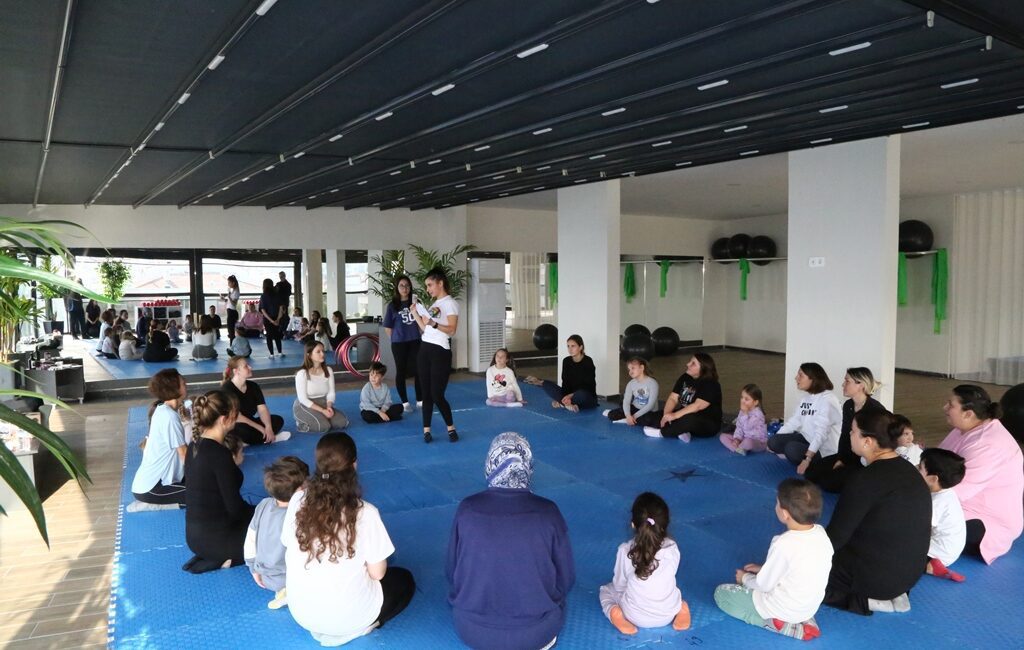 Dikili Belediyesi Kültür ve Sosyal İşler Müdürlüğü'nün düzenlediği kültür, sanat,