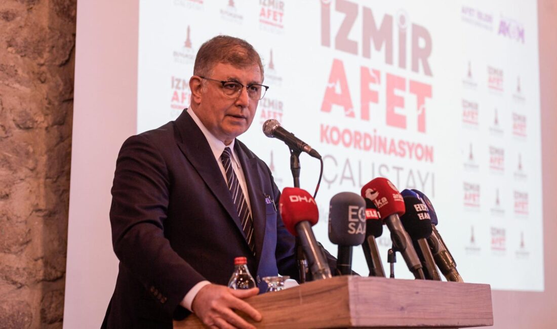 Başkan Tugay “Afete hazır olmamız gerekiyor” İzmir Büyükşehir Belediye Başkanı Dr. Cemil Tugay, alanında uzman isimleri